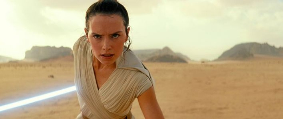 Jedisoturi Rey (Daisy Ridley) taustoineen on uuden Star Wars -elokuvan keskiössä.