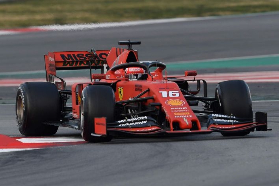 Ferrarin Charles Leclerc ja Sebastian Vettel pitivät kovinta kyytiä F1-luokan talvitestien toisena päivänä tiistaina Barcelonassa. Kuva: Lehtikuva/AFP