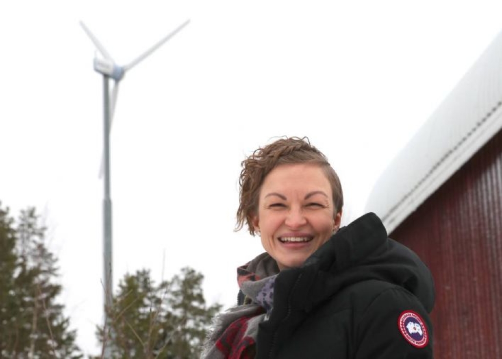 Jyväskylässä toimivan Suomen tuulivoimayhdistuksen operatiivinen johtaja Heidi Paalatie yllättyi Joensuun-työmatkallaan Jakokosken tuulivoimalasta. Kyläyhdistyksen omistama voimala tuottaa sähköä lähellä sijaitsevaan kokoustilaan.
