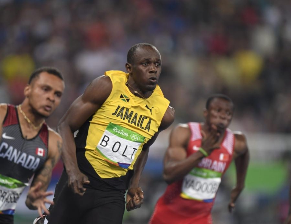Jamaikalaiskiituri Usain Bolt juoksi 200 metrin välierien voittoon ajassa 19,78. LEHTIKUVA / MARTTI KAINULAINEN