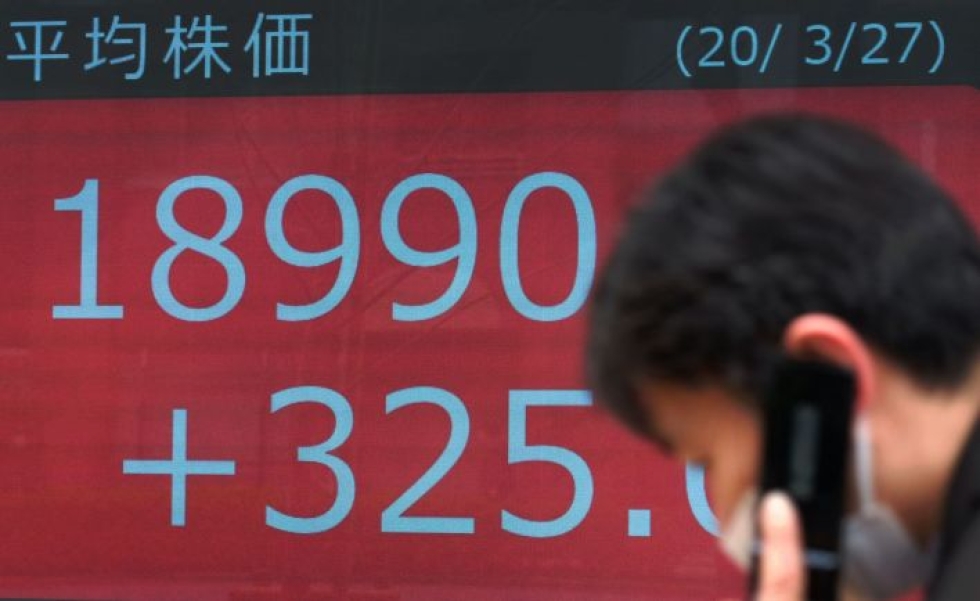 Tokiossa Nikkei-indeksi kipusi kauppapäivän varhaishetkinä 3,42 prosenttia. LEHTIKUVA/AFP