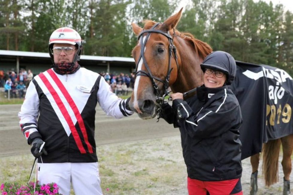 Kimmo Määttänen ajoi rääkkyläläisen Mari Rautiaisen valmentaman Piskon Poudan suomenhevosten Lieksa-ajon voittoon.