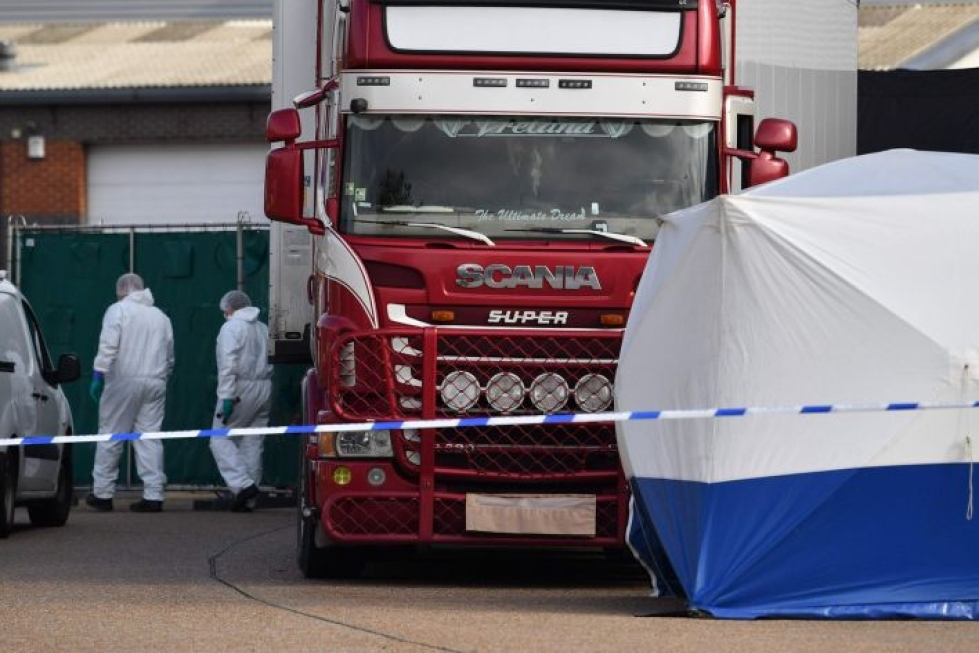 Irlantilainen tuomioistuin on hyväksynyt Essexin ruumisrekan kuljettajan luovuttamisen Britanniaan. Häntä syytetään ihmissalakuljetuksesta ja 39 ihmisen kuolemasta. LEHTIKUVA / AFP