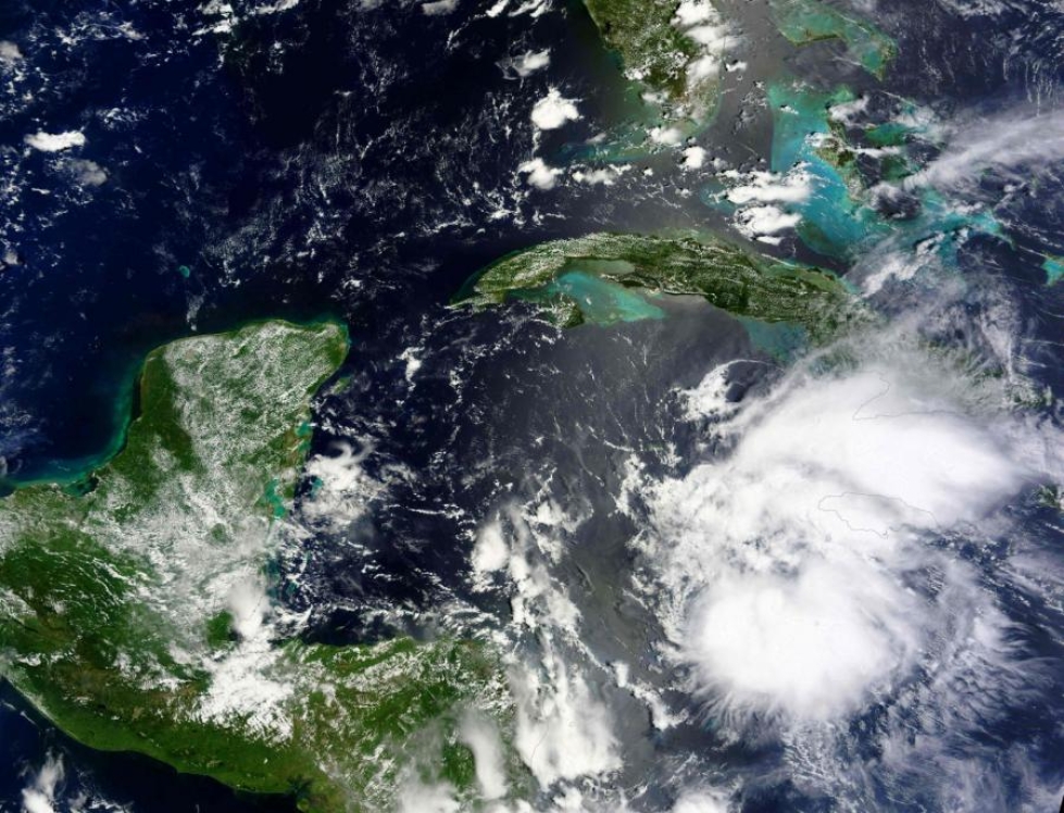 Nasan satelliittikuvaa hurrikaani Earlin muodostumisesta. LEHTIKUVA/AFP