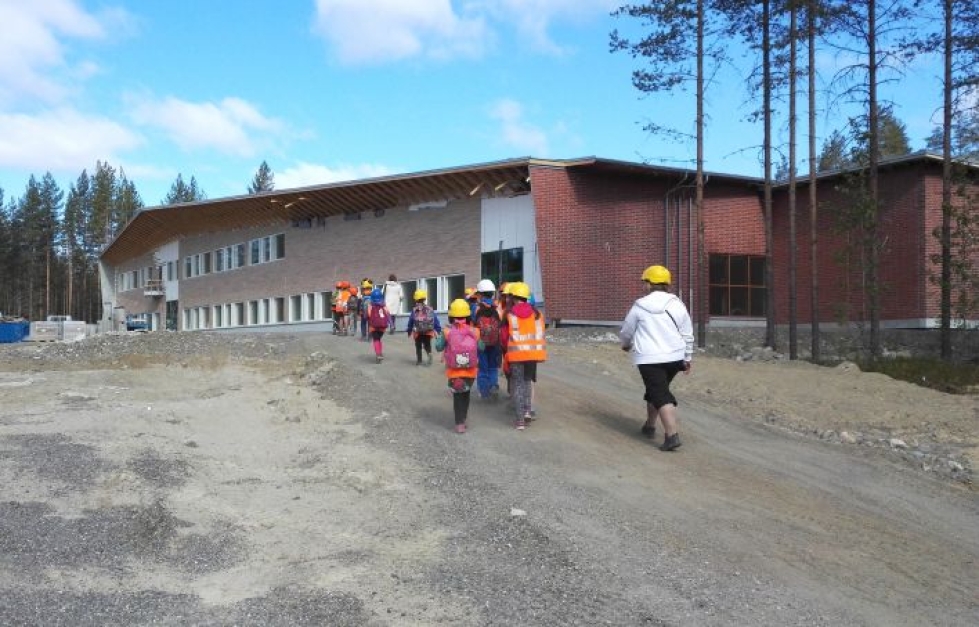 Oppilaat tutustuivat uuteen kouluunsa toukokuussa.