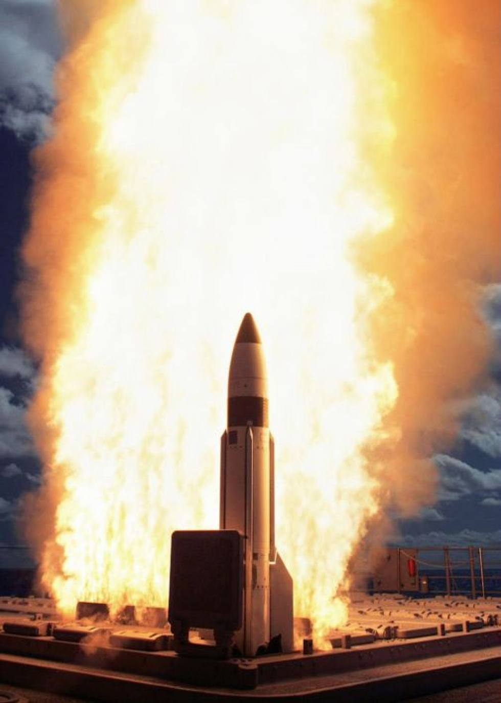 Venäjän duuma hyväksyi ydinaserajoitussopimuksen jatkamisen viidellä vuodella. USA:n laivaston arkistokuvassa ohjuslaukaisu vuodelta 2005.
LEHTIKUVA / AFP PHOTO/US NAVY/HO