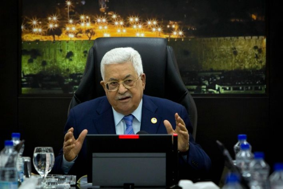 Palestiinalaishallintoa johtavan Mahmud Abbasin mukaan poliittisista asioista olisi sovittava ennen taloudellisia seikkoja. LEHTIKUVA/AFP