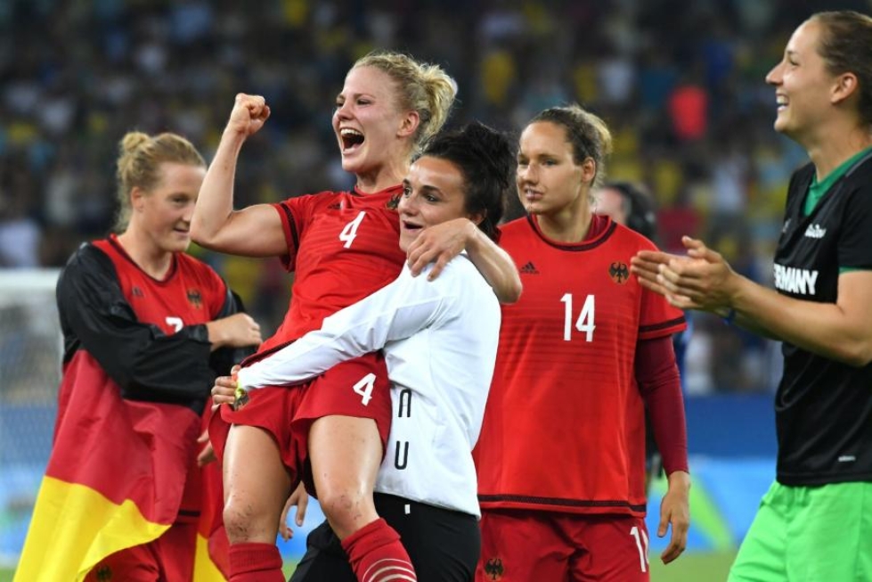 Rion olympialaisten naisten jalkapallon finaali päättyi Saksan kultajuhliin. LEHTIKUVA/AFP
