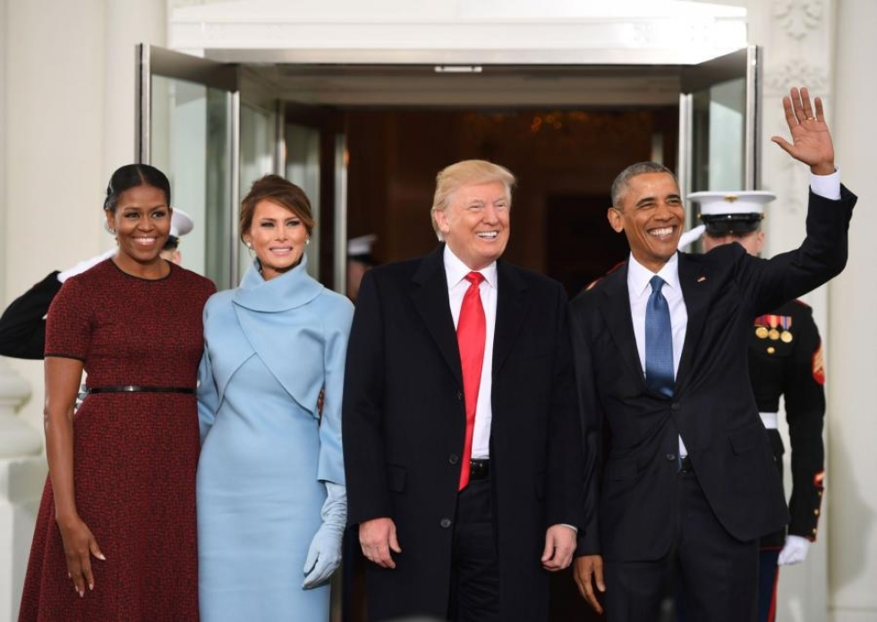 Yhdysvaltain presidentti Barack Obama ja hänen vaimonsa Michelle vastaanottivat tulevan presidentin Donald Trumpin ja hänen vaimonsa Melanian Valkoiseen taloon. LEHTIKUVA/AFP