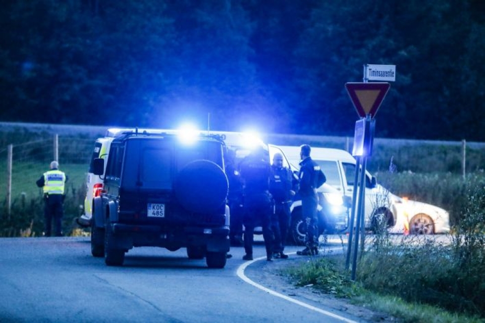 Syytteissä oli kyse viime vuoden elokuun tapahtumista. 26- ja 31-vuotiaiden miesten syytettiin ampuneen kohti poliiseja Porvoossa Uudellamaalla ja takaa-ajon aikana Pirkanmaalla. LEHTIKUVA / Mika Kanerva