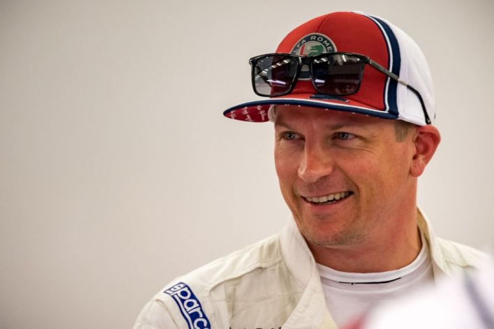 Räikkönen sai kuulla utelua uransa jatkokuvioista. LEHTIKUVA/AFP