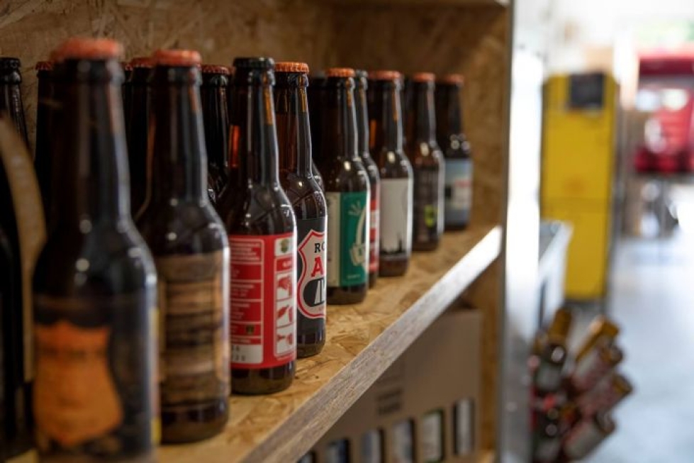 Suomeen tilataan olutta ulkoimailta ja se tuodaan kotiin saakka, mutta suomalainen pienpanimo ei saa myydä verkkokaupassa olutta.