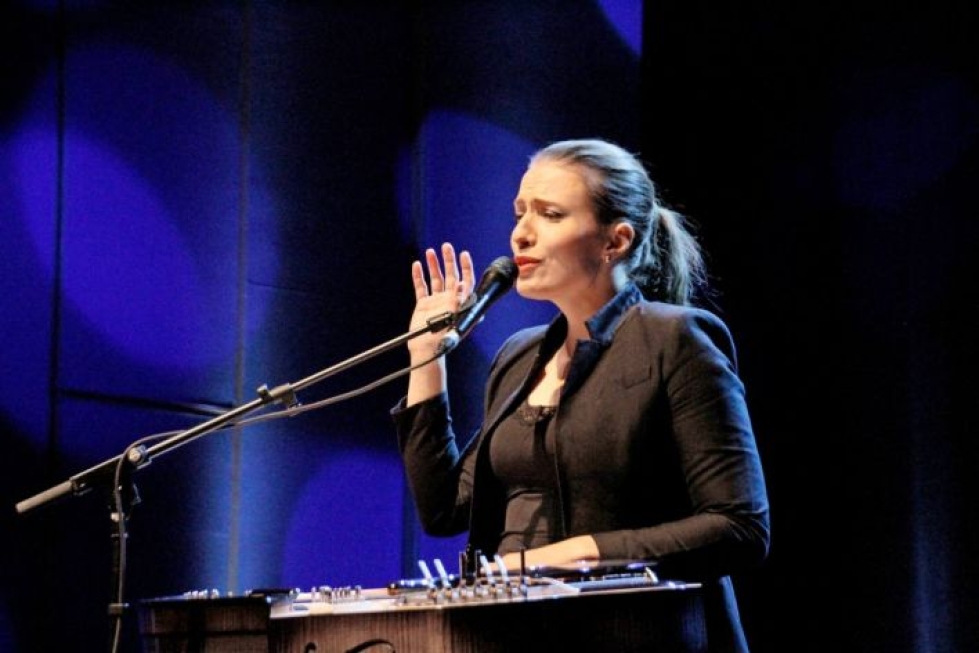Ida Elina kuvattuna Nurmeksen konsertissaan vuonna 2018.