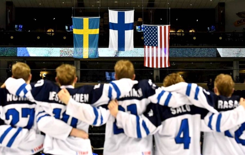 Hyökkääjä Jesse Puljujärvi teki hattutempun Ruotsia vastaan jääkiekon alle 18-vuotiaden poikien MM-finaalissa. Suomi lunasti mestaruuden 6–1. LEHTIKUVA / HANDOUT / MINAS PANAGIOTAKIS/IIHF.