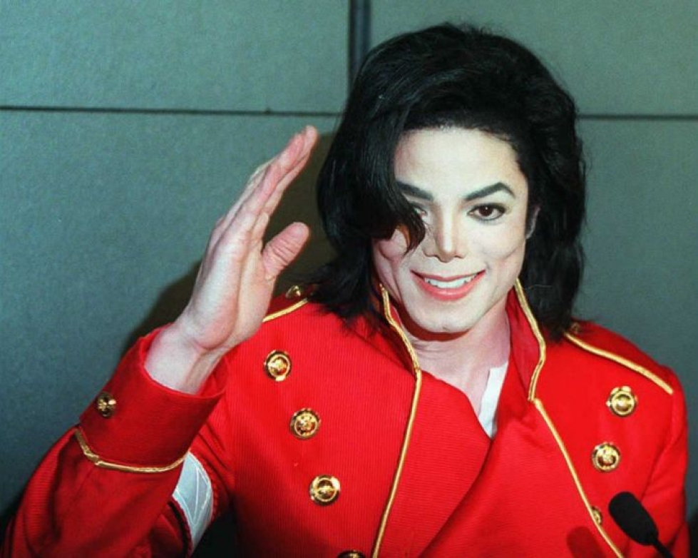 Michael Jackson kuoli kotonaan Los Angelesissa sydänkohtaukseen 50-vuotiaana. LEHTIKUVA/AFP