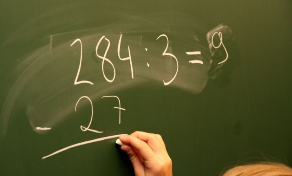 Selvityksen mukaan Suomen ruotsinkieliset tytöt ovat nostanet tasoaan muun muassa matematiikassa. LEHTIKUVA / Johanna Vuonokari