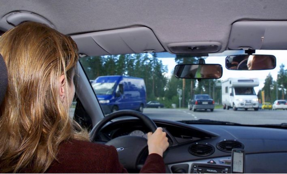Naisia, jotka eivät aja, on kaksi kertaa enemmän kuin ajamattomia miehiä