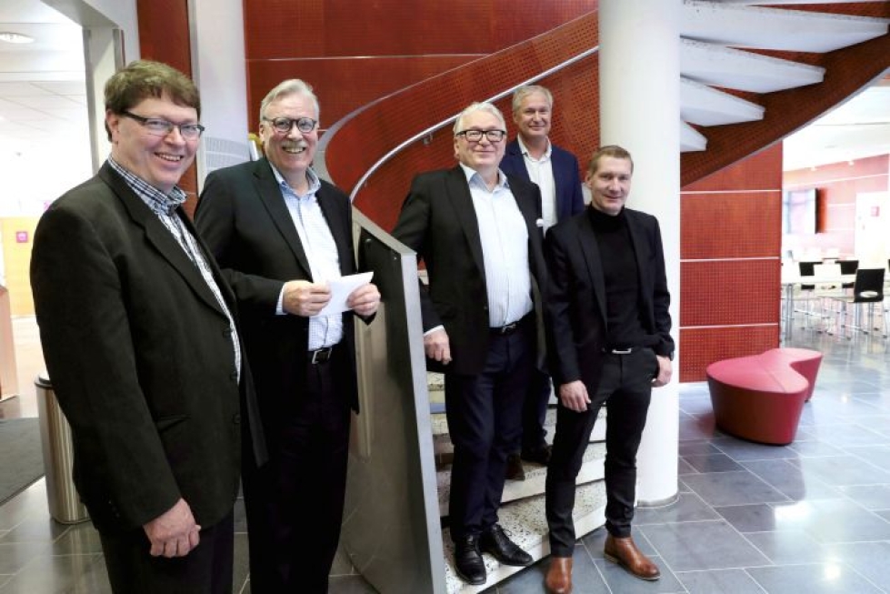 GFN kertoi runsaat kaksi vuotta sitten, että jalostamohankkeen taakse on löytynyt vahvat sijoittajat. Vasemmalta Timo Saarelainen, Matti Virtaala, Kyösti Kakkonen, Vesa Kainulainen ja Arto Hartikainen.