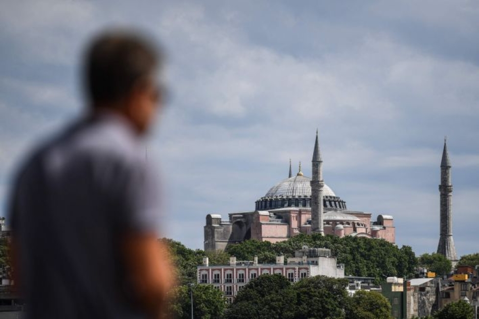 Turkin presidentti Recep Tayyip Erdogan allekirjoitti Hagia Sofian moskeijaksi muuttamista koskevan määräyksen pari viikkoa sitten. Asia herätti kritiikkiä maailmalla. LEHTIKUVA / AFP / OZAN KOSE