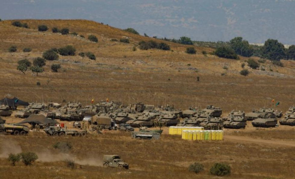 Israel on koonnut sotakalustoa miehittämälleen alueelle Golanin kukkuloille Syyrian rajalle. LEHTIKUVA / AFP