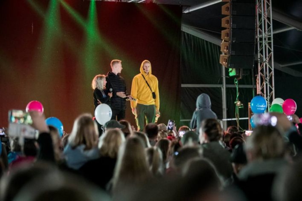 Tubettajat Roni Bäck, Pinkku Pinsku ja Miklu ilahtuivat suuresta yleisöstä.