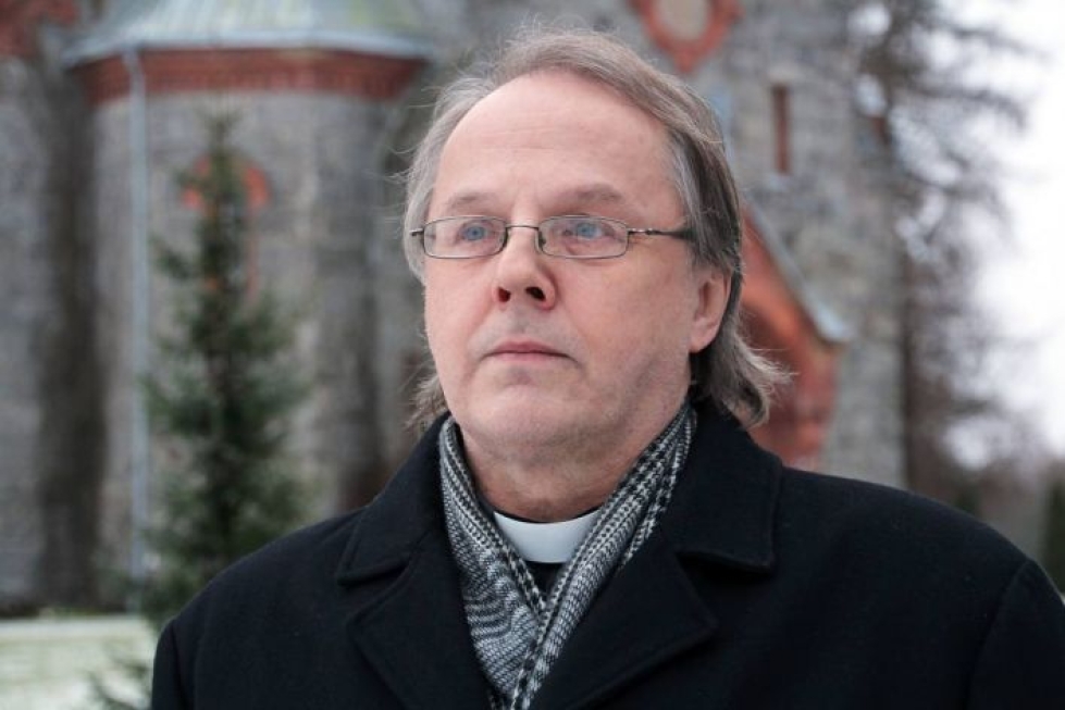 Kirkkoherra Ilmo Kurkola kertoo, että seurakunnan säästötavoite on 339 000 euroa.