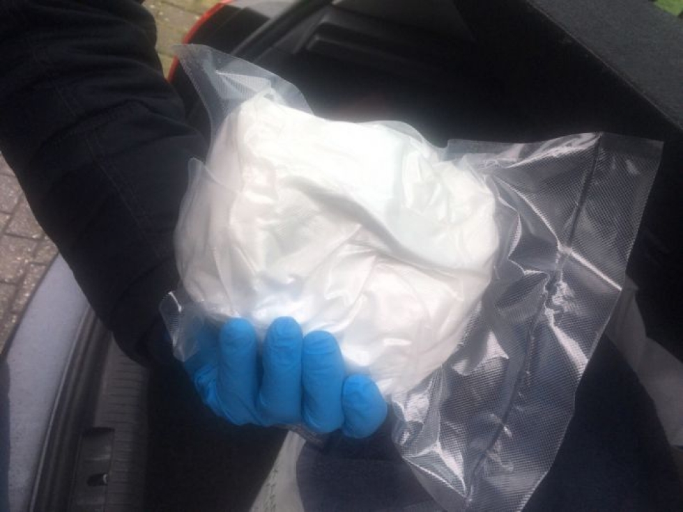 Poliisin ottamassa kuvassa tapaukseen liittyvä takavarikoitu amfetaminipakkaus. LEHTIKUVA / HANDOUT / KESKUSRIKOSPOLIISI