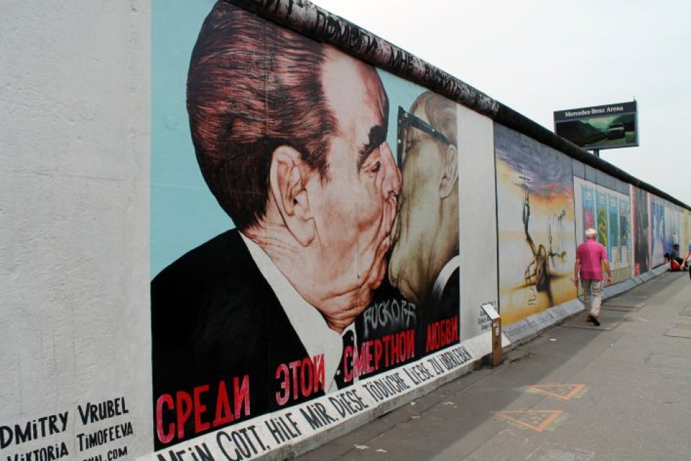 Berliinin muurista on yhä osa jäljellä. 