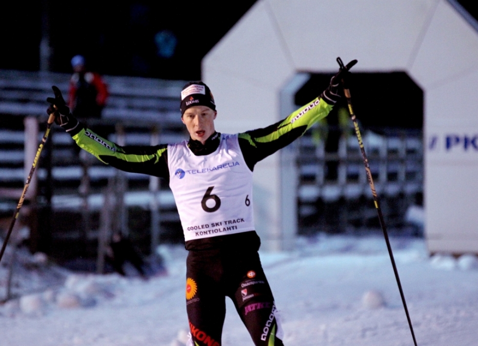 Miesten sarjassa finaalin voittaja oli Kouvolan Hiihtoseuran Kari Varis.