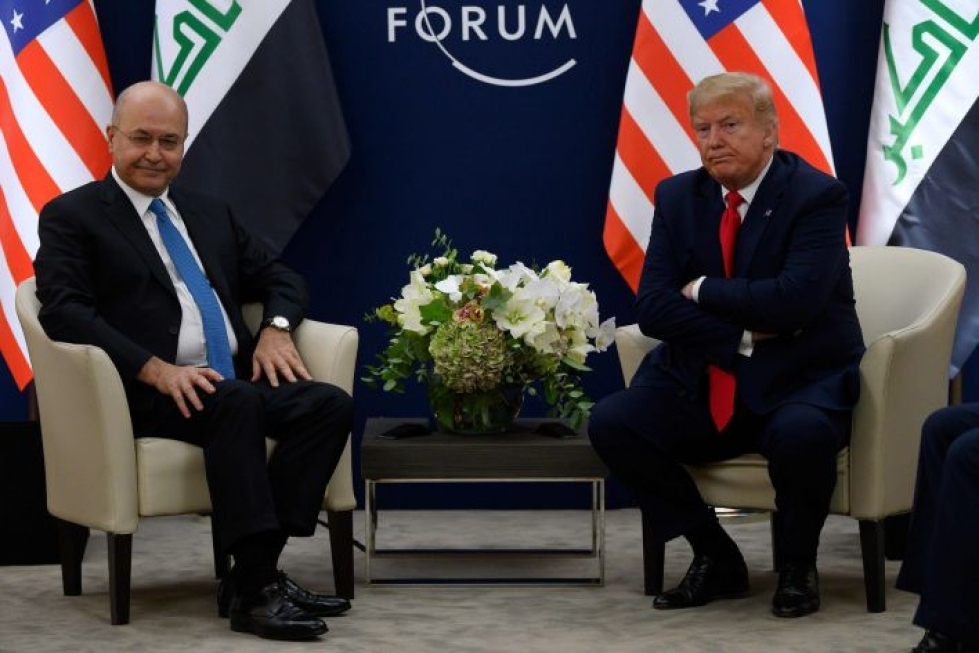Maailman talousfoorumin yhteydessä Sveitsin Davosissa tavanneet Irakin presidentti Barham Saleh (vasemmalla) ja Yhdysvaltojen presidentti Donald Trump ovat yhteisymmärryksessä turvallisuusyhteistyötä. LEHTIKUVA/AFP