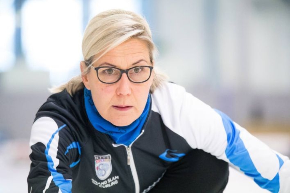 Elina Virtaalan urakka paricurlingin MM-kisoissa on alkanut menestyksekkäästi.