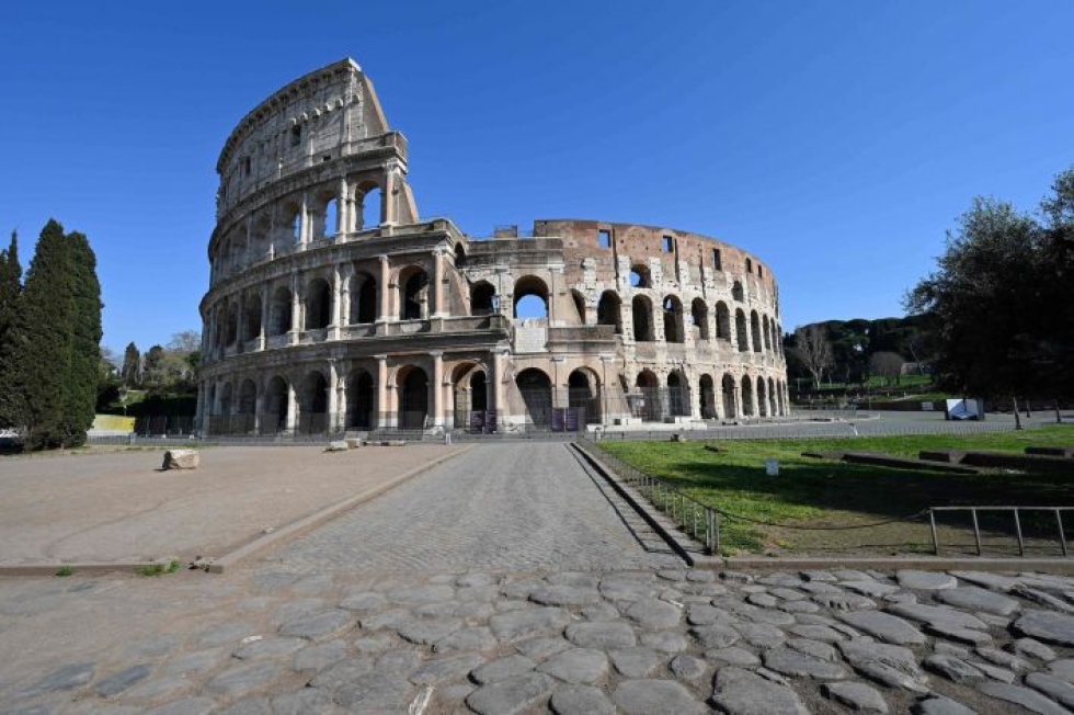 Rooman Colosseumille jonotetaan normaalisti tuntikausia. Colosseumilla vierailee vuosittain noin 6 miljoonaa ihmistä, mikä tarkoittaa reilua 16 000 kävijää päivittäin.
