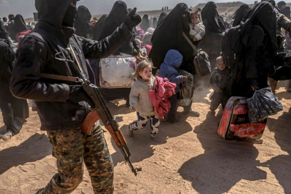 Monet AFP:n haastattelemat, Isisin alueilta paenneet naiset ovat ilmaisseet, että he aikovat kasvattaa lapsensa Isisin ideologian mukaisesti. LEHTIKUVA/AFP