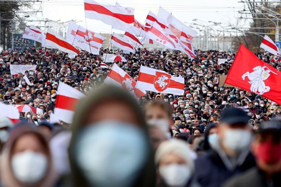 Sitkeästi Valko-Venäjällä jatkuvien mielenosoitusten laajuus on tutkijan mukaan ollut hiljalleen hiipumassa. LEHTIKUVA/AFP