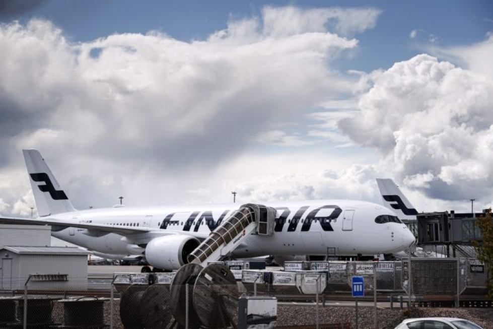 Lentomatkustuksen kysyntä on Finnairin mukaan koronapandemian kehityksen ja matkustusrajoitusten vuoksi elpynyt hitaasti. Lehtikuva / Roni Rekomaa