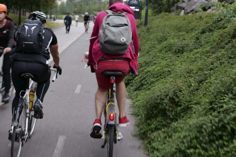 Uusi liikennelaki tuo muutoksia myös pyöräilijöiden sääntöihin. Lehtikuva / Teemu Salonen