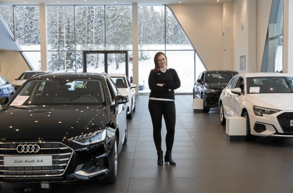 Sari Röytiä kiehtoisivat myös johtotehtävät ja henkilöstön hyvinvointi. Mutta pari vuotta menee nyt tiiviisti Audien asioita opetellessa.