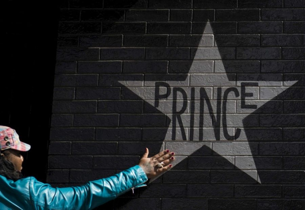 Princen kuolinsyyn selvittämiseen kuluu todennäköisesti useita päiviä. LEHTIKUVA / AFP