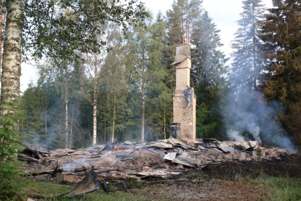 Lieksan tuhoutui tulipalossa Varpasen kyläyhdistyksen seuratalo. Rakennukseen iski salama.