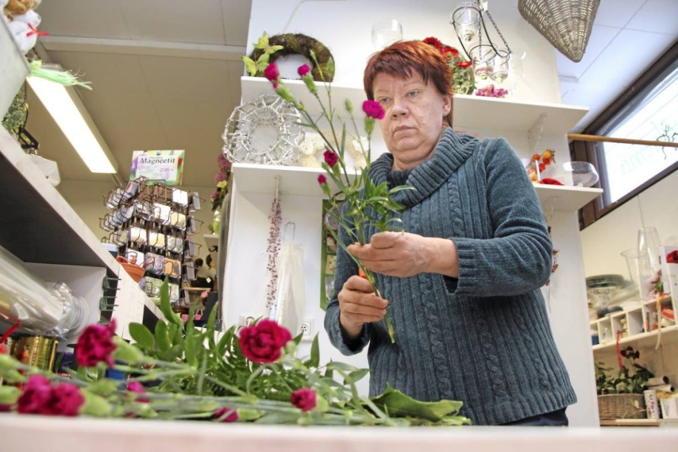 Floristi Ansa Pennanen on siirtänyt kukkakauppansa Kiteeltä Kesälahdelle.