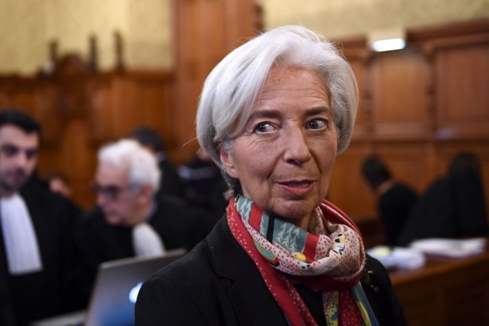 IMF:n pääjohtajan Christine Lagarden mukaan valuuttarahasto harkitsee tukilainojen nopeuttamista odottamattoman markkinareaktion vuoksi.  LEHTIKUVA/AFP