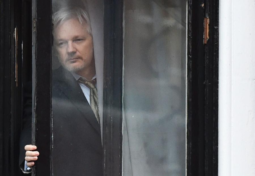 Wikileaksin Assange pakeni Ecuadorin Lontoon-lähetystöön kesällä 2012 välttääkseen luovutuksen Ruotsiin. LEHTIKUVA/AFP