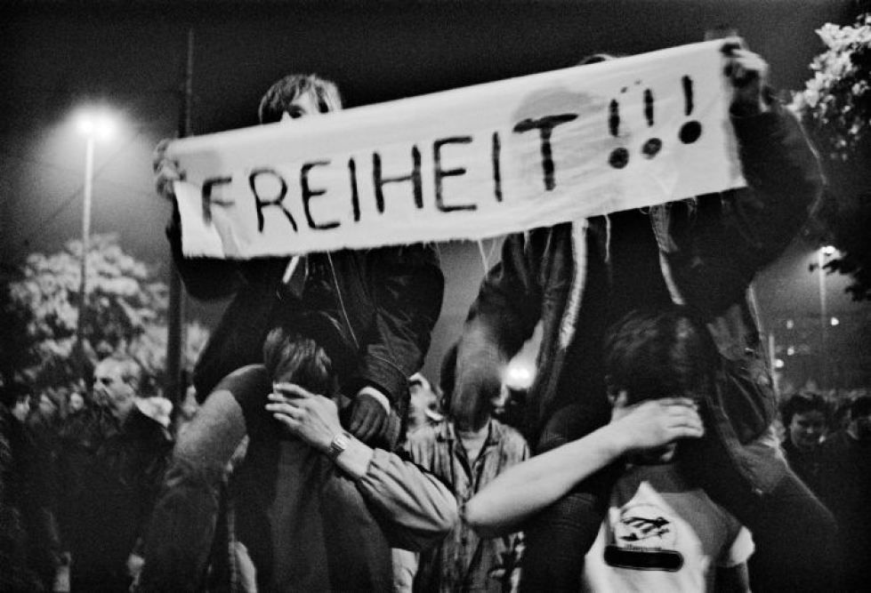 70 000 ihmistä osoitti mieltään uudistusten puolesta Itä-Saksan Leipzigissa 9. lokakuuta 1989. LEHTIKUVA / HEIKKI SAUKKOMAA