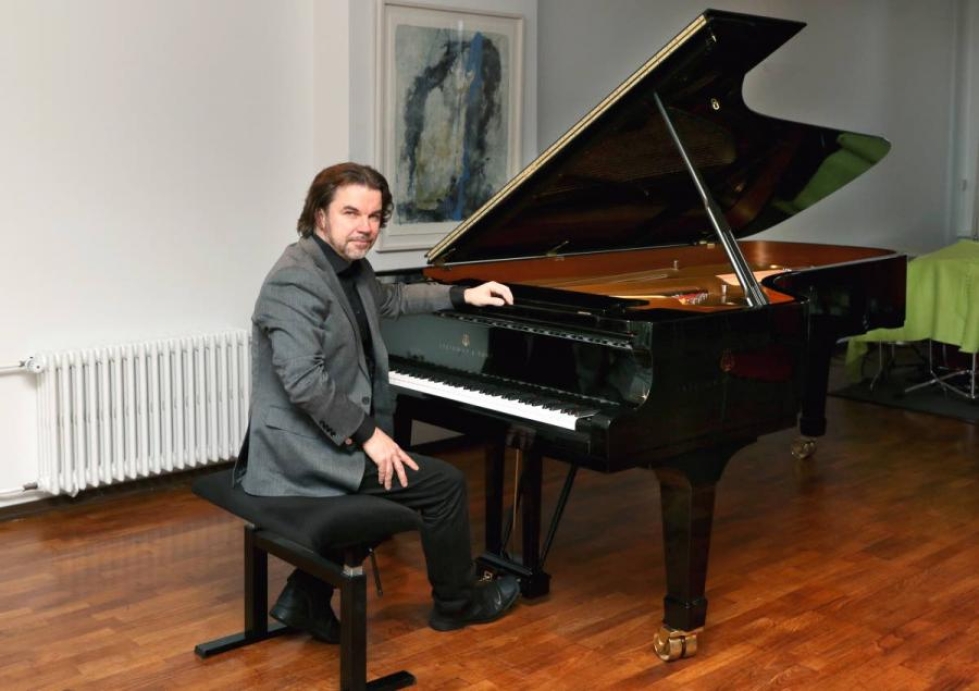 Pielisen Karjalan musiikkiopiston salissa on tällä hetkellä pianisti Janne Mertasen omistama konserttiflyygeli. Brahe-saliin halutaan samanlainen.