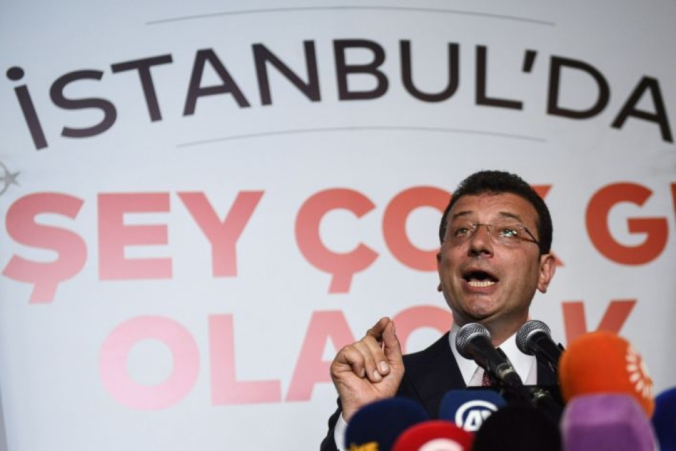 Ekrem Imamoglu piti voitonpuheensa Istanbulissa. LEHTIKUVA/AFP