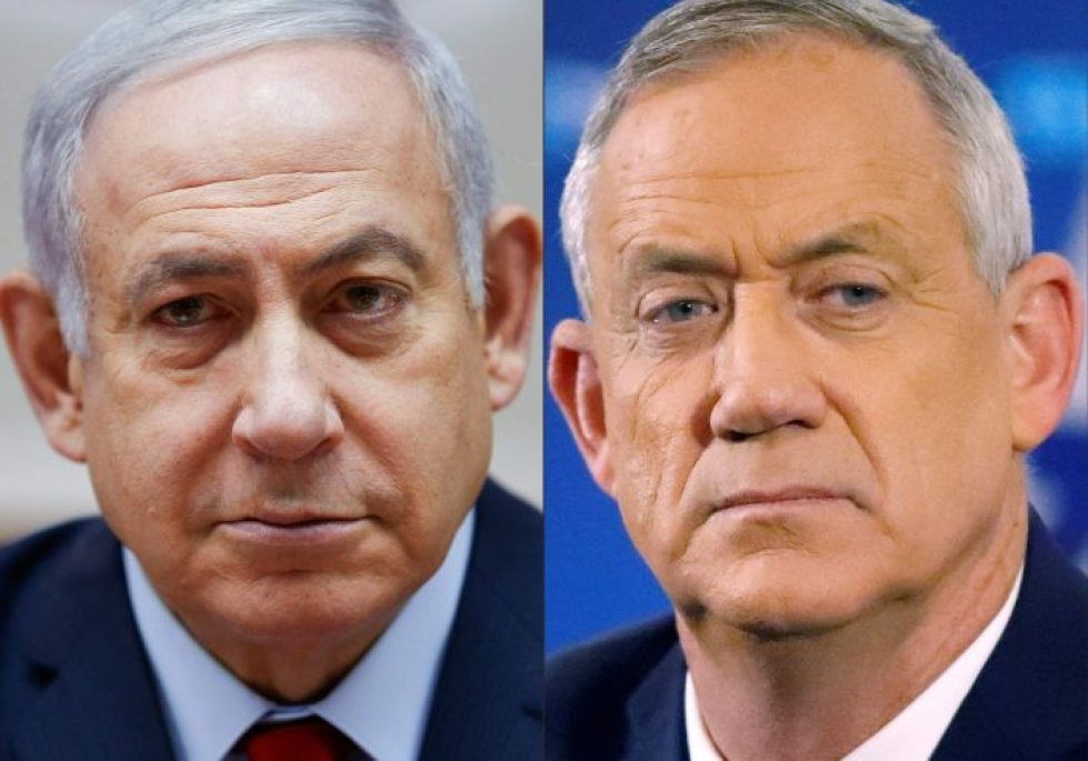 Parlamentti on hyväksynyt Israelin nykyisen pääministerin Benjamin Netanjahun (vas.) ja hänen entisen kilpakumppaninsa Benny Gantzin koalitiohallituksen.