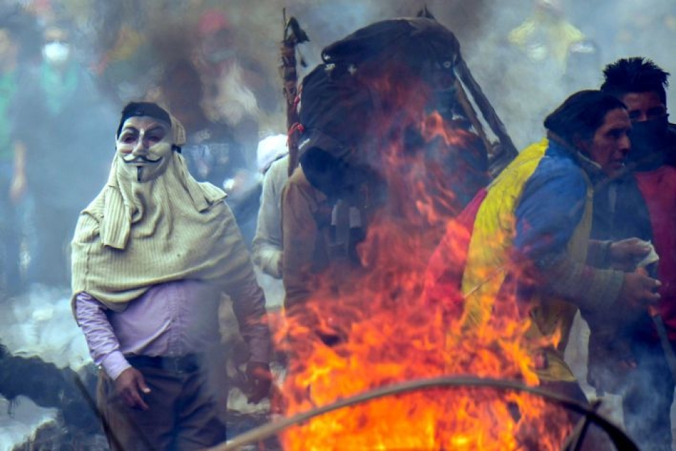 Quitossa on ollut jo puolentoista viikon ajan väkivaltaisiksi äityneitä mielenosoituksia polttoaineiden hinnankorotuksia vastaan. Lehtikuva/AFP