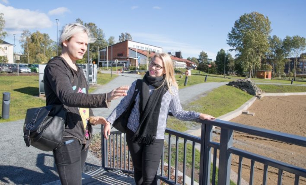 Ilosaari on monelle opiskelijalle tärkeä ja läheinen paikka, kehuvat yliopisto-opiskelijat Miska Tanskanen ja Susanna Haverinen. Ilosaaressa pidetään myös usein opiskelijatapahtumia.