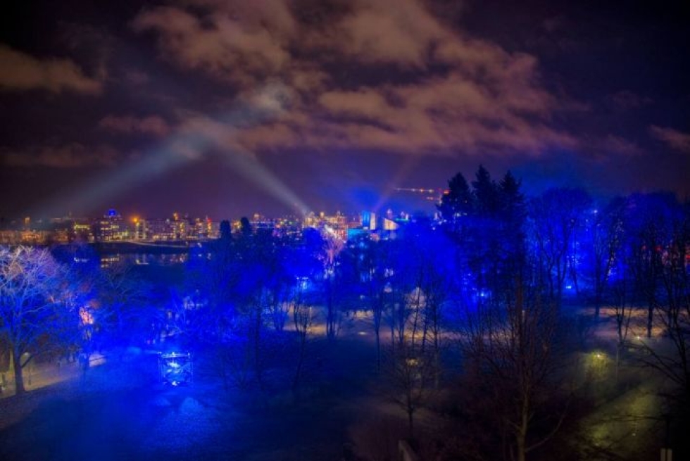 Luminous-valotaideteos nähdään tänä vuonna muun muassa Turun linnassa. Arkistokuvassa teos Helsingistä viime vuodelta.