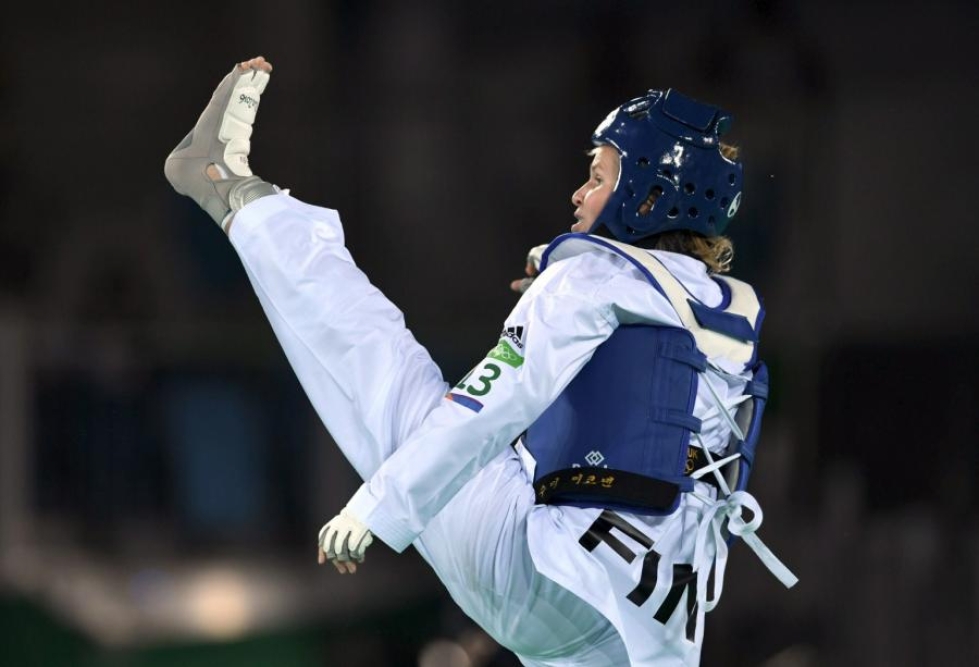 Suvi Mikkonen hävisi toisella kierroksella Ruotsin Nikita Glasnovicille pistein 4–7. LEHTIKUVA/AFP